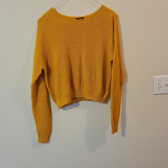 Really pretty cropped sweater - Picture 2 of 5